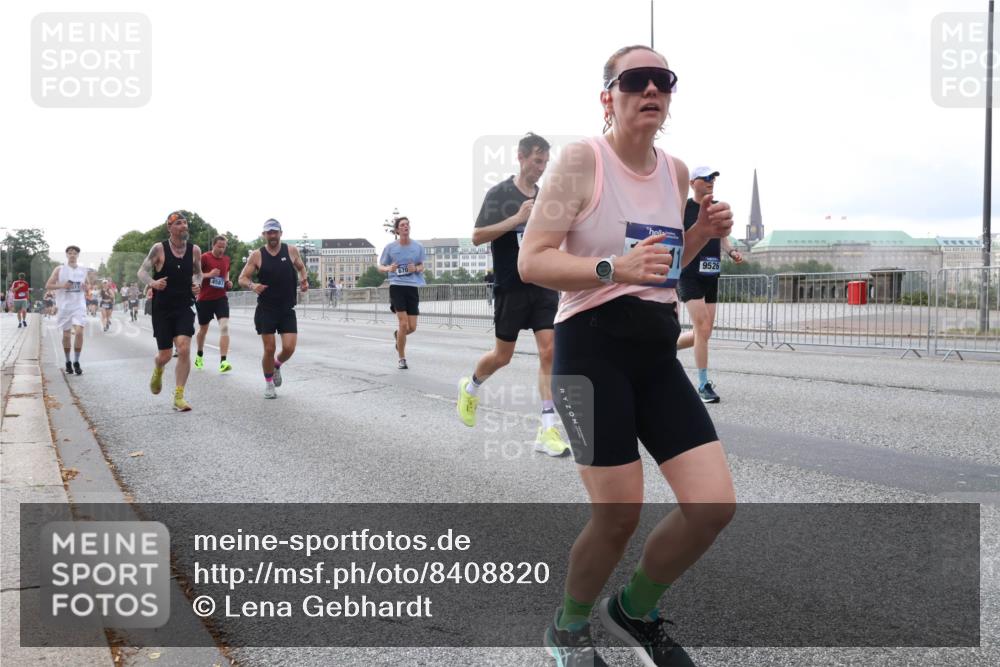 29.06.2025 - hella hamburg halbmarathon Lena Gebhardt http://msf.ph/oto/8408820 29.06.2025 10:04:13 Lombardsbrücke 9526, 1032, 1355, 1367, 1377, 1674, 2852, 2979, 3488, 4095, 4488, 4587, 5058, 5354, 5363, 5365, 5613, 5976, 6142, 6706, 6709, 7006, 7017, 7306, 7485, 8177, 8217, 8421, 8422, 8423, 8469, 8727, 9280, 9489, 9526, 9899, 10213, 10756, 10962, 11511, 11582, 11614, 12004, 12005, 12336, 12653, 12998, 13173, 13583, 14340, 14436, 14917, 15520, 15525, 15678, 16099, 16113, 16753, 16989, 17071, 17098, 17113, 17437 meine-sportfotos.de