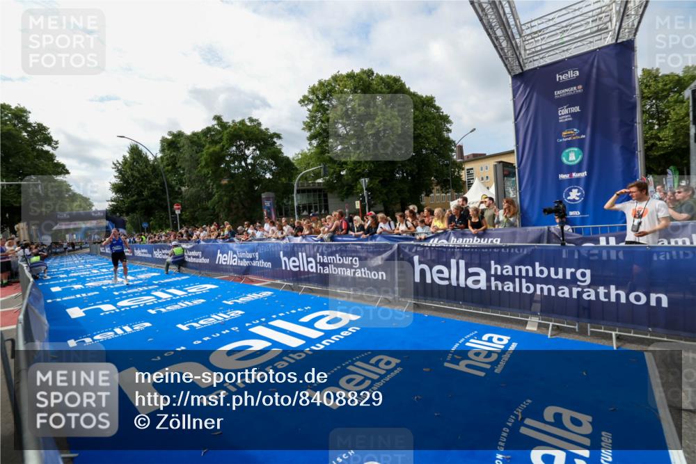29.06.2025 - hella hamburg halbmarathon Zöllner http://msf.ph/oto/8408829 29.06.2025 10:18:49 Ziel 15495 meine-sportfotos.de
