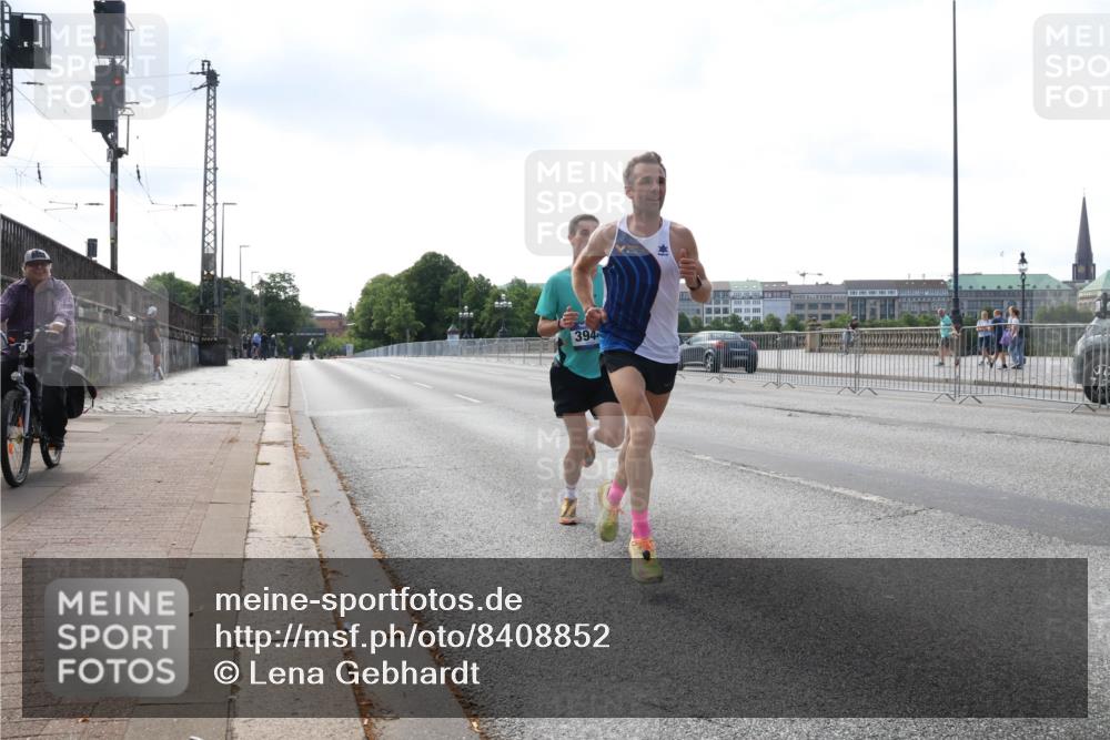 29.06.2025 - hella hamburg halbmarathon Lena Gebhardt http://msf.ph/oto/8408852 29.06.2025 09:37:46 Lombardsbrücke 394, 45, 50, 3944, 12673 meine-sportfotos.de
