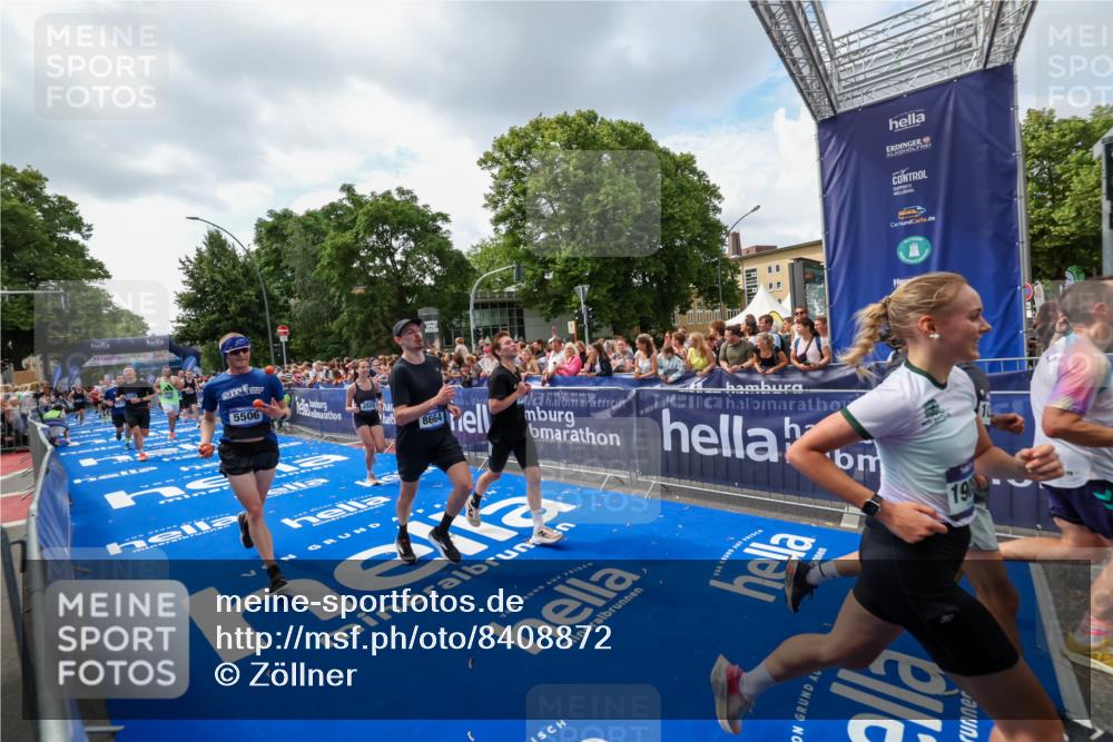 29.06.2025 - hella hamburg halbmarathon Zöllner http://msf.ph/oto/8408872 29.06.2025 10:43:33 Ziel 3928, 4080, 5124, 5436, 5506, 7635, 8664, 9931, 10237, 10246, 11648, 12623, 14484, 16338, 17391, 18513, 18775, 18810, 18942, 19051, 19229 meine-sportfotos.de