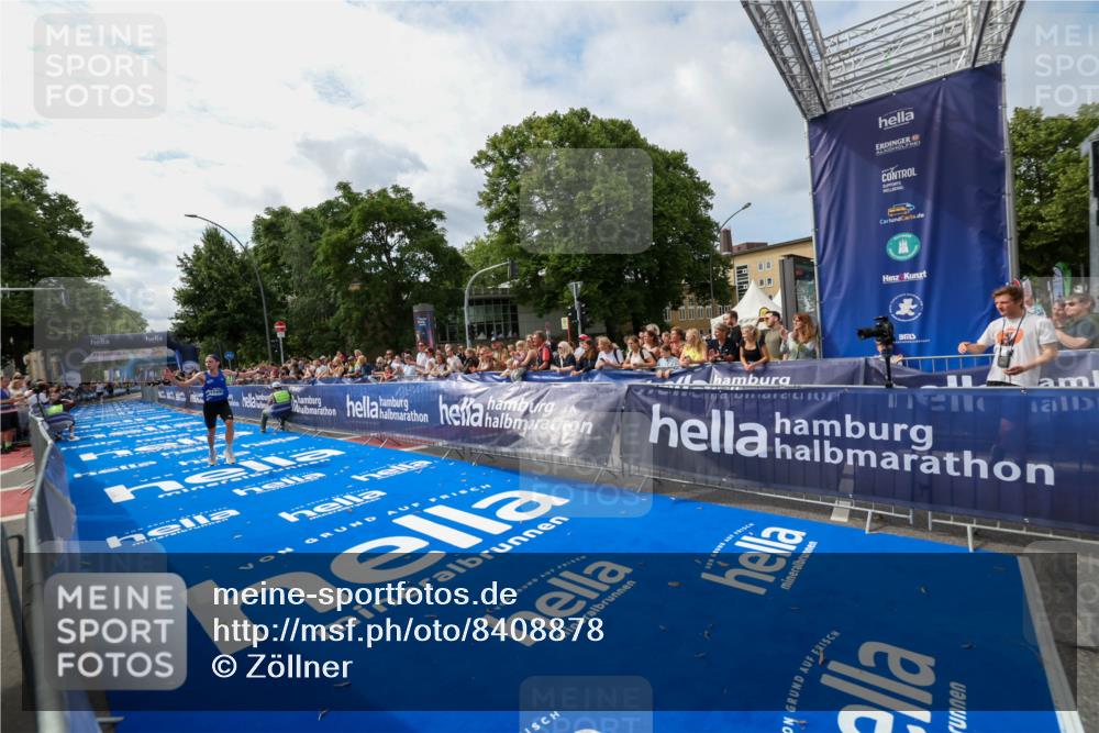 29.06.2025 - hella hamburg halbmarathon Zöllner http://msf.ph/oto/8408878 29.06.2025 10:18:49 Ziel 15495 meine-sportfotos.de