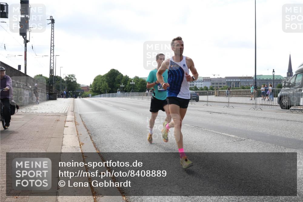 29.06.2025 - hella hamburg halbmarathon Lena Gebhardt http://msf.ph/oto/8408889 29.06.2025 09:37:46 Lombardsbrücke 39, 45, 50, 3944, 12673 meine-sportfotos.de