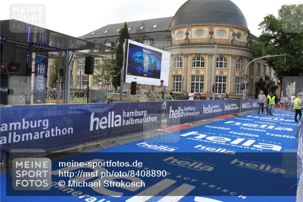 29.06.2025 - hella hamburg halbmarathon Michael Strokosch http://msf.ph/oto/8408890 29.06.2025 08:37:02 Ziel  meine-sportfotos.de