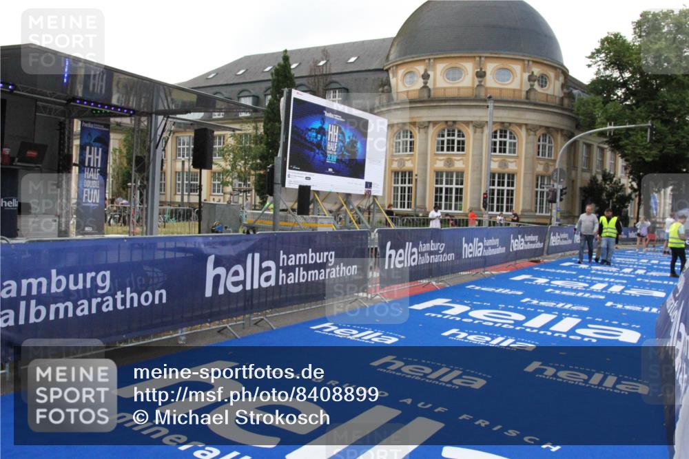 29.06.2025 - hella hamburg halbmarathon Michael Strokosch http://msf.ph/oto/8408899 29.06.2025 08:37:04 Ziel  meine-sportfotos.de