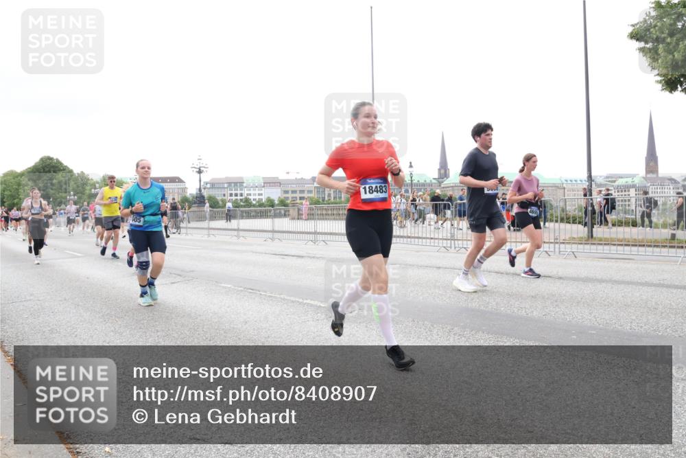29.06.2025 - hella hamburg halbmarathon Lena Gebhardt http://msf.ph/oto/8408907 29.06.2025 10:50:47 Lombardsbrücke 505, 18483, 4695, 1129, 1208, 1259, 1828, 1930, 2047, 2200, 2358, 2859, 3184, 3203, 3229, 3647, 3680, 3838, 4642, 4695, 4771, 4848, 4961, 5119, 5131, 5286, 5289, 6178, 7133, 7141, 7161, 7505, 7677, 7770, 7771, 7825, 7938, 8200, 8299, 8779, 8833, 8834, 8986, 9096, 9168, 9933, 10029, 10437, 10552, 10614, 10636, 10744, 11052, 11252, 11577, 11696, 12392, 12393, 13887, 14102, 14534, 14591, 15017, 15230, 15416 meine-sportfotos.de