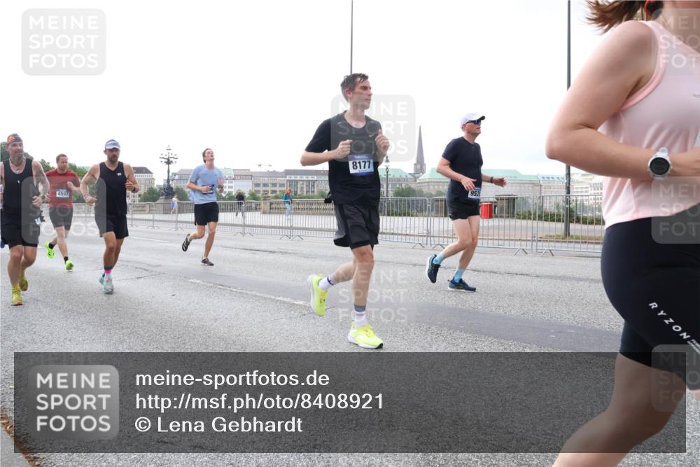29.06.2025 - hella hamburg halbmarathon Lena Gebhardt http://msf.ph/oto/8408921 29.06.2025 10:04:13 Lombardsbrücke 4587, 8177, 952, 1032, 1355, 1367, 1377, 1674, 2852, 2979, 3488, 4095, 4488, 4587, 5058, 5354, 5363, 5365, 5613, 5976, 6142, 6706, 6709, 7006, 7017, 7306, 7485, 8177, 8217, 8421, 8422, 8423, 8469, 8727, 9280, 9489, 9526, 9899, 10213, 10756, 10962, 11511, 11582, 11614, 12004, 12005, 12336, 12653, 12998, 13173, 13583, 14340, 14436, 14917, 15520, 15525, 15678, 16099, 16113, 16753, 16989, 17071, 17098, 17113, 17437 meine-sportfotos.de