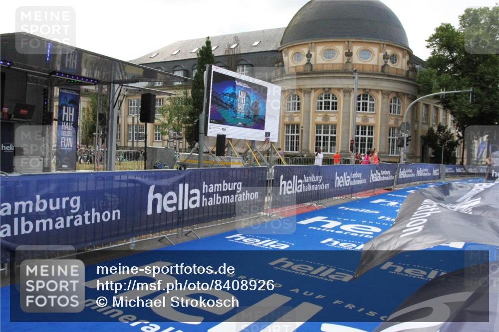 29.06.2025 - hella hamburg halbmarathon Michael Strokosch http://msf.ph/oto/8408926 29.06.2025 08:38:18 Ziel  meine-sportfotos.de