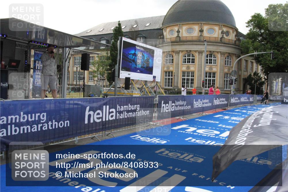 29.06.2025 - hella hamburg halbmarathon Michael Strokosch http://msf.ph/oto/8408933 29.06.2025 08:38:24 Ziel  meine-sportfotos.de