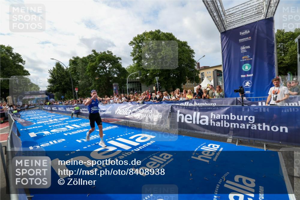 29.06.2025 - hella hamburg halbmarathon Zöllner http://msf.ph/oto/8408938 29.06.2025 10:18:51 Ziel 6380, 15495 meine-sportfotos.de