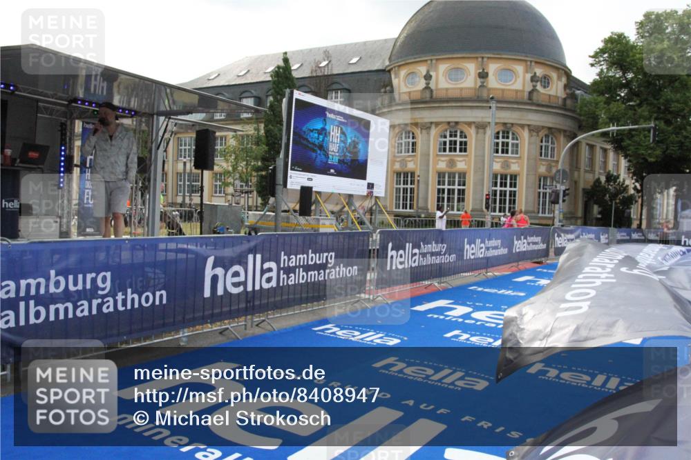 29.06.2025 - hella hamburg halbmarathon Michael Strokosch http://msf.ph/oto/8408947 29.06.2025 08:38:27 Ziel  meine-sportfotos.de