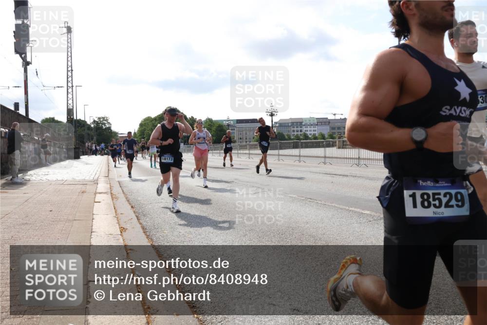 29.06.2025 - hella hamburg halbmarathon Lena Gebhardt http://msf.ph/oto/8408948 29.06.2025 09:49:58 Lombardsbrücke 18173, 18529, 30, 1343, 1445, 1615, 1675, 1800, 1803, 1975, 2324, 2415, 2573, 2750, 2949, 3136, 3282, 3332, 3431, 3530, 4303, 4318, 4425, 4528, 5248, 5409, 6095, 6123, 6682, 6704, 7035, 7229, 7495, 7774, 7796, 8370, 8465, 8629, 8925, 9264, 9265, 9294, 9296, 9302, 9686, 9711, 9914, 9979, 10680, 10894, 10930, 11765, 11767, 12327, 12540, 12554, 12839, 12895, 13141, 13457, 13800, 14077, 14204, 14359, 14374, 14560, 14629, 14688, 14789, 15094 meine-sportfotos.de