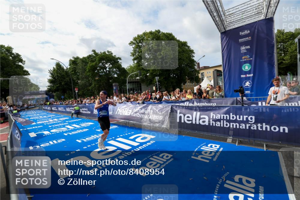 29.06.2025 - hella hamburg halbmarathon Zöllner http://msf.ph/oto/8408954 29.06.2025 10:18:51 Ziel 6380, 15495 meine-sportfotos.de