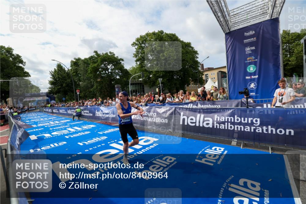 29.06.2025 - hella hamburg halbmarathon Zöllner http://msf.ph/oto/8408964 29.06.2025 10:18:51 Ziel 6380, 15495 meine-sportfotos.de
