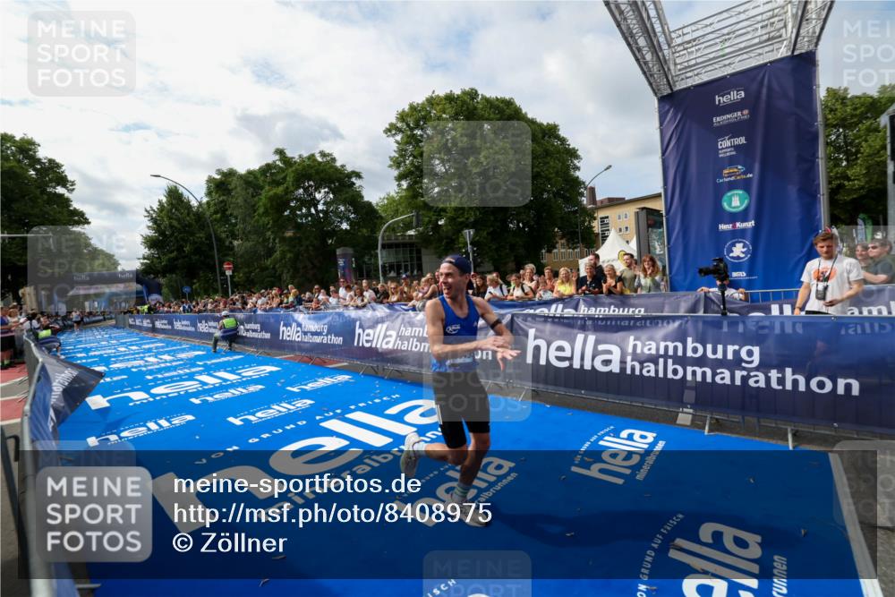 29.06.2025 - hella hamburg halbmarathon Zöllner http://msf.ph/oto/8408975 29.06.2025 10:18:51 Ziel 6380, 15495 meine-sportfotos.de