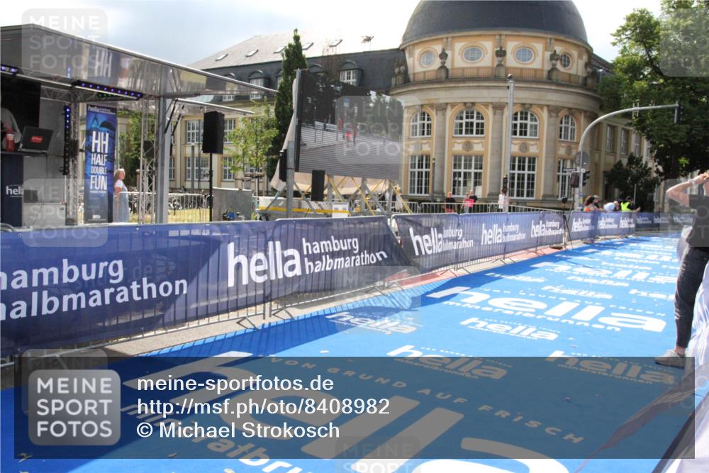 29.06.2025 - hella hamburg halbmarathon Michael Strokosch http://msf.ph/oto/8408982 29.06.2025 09:46:29 Ziel  meine-sportfotos.de