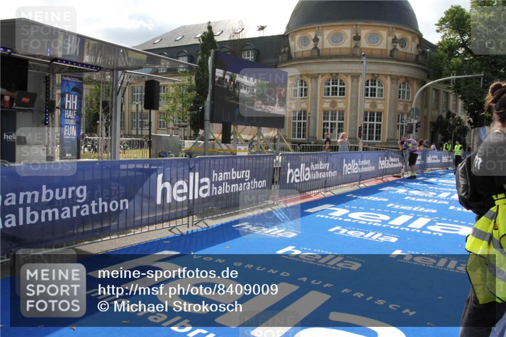 29.06.2025 - hella hamburg halbmarathon Michael Strokosch http://msf.ph/oto/8409009 29.06.2025 09:47:45 Ziel  meine-sportfotos.de