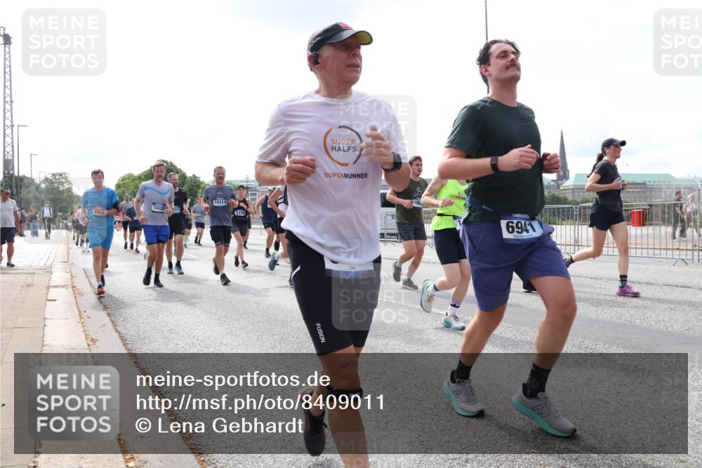 29.06.2025 - hella hamburg halbmarathon Lena Gebhardt http://msf.ph/oto/8409011 29.06.2025 10:16:54 Lombardsbrücke 10320, 317, 10314, 6328, 6941, 1117, 1137, 1240, 1298, 1331, 1348, 1356, 1403, 1553, 1602, 1825, 2225, 2347, 2908, 2912, 3088, 3156, 3176, 3210, 3450, 3484, 3622, 3687, 4478, 5036, 5037, 5390, 5929, 5930, 5995, 6328, 6488, 6742, 6941, 6948, 7114, 7115, 7158, 7257, 7345, 7358, 7360, 7376, 7924, 7928, 8263, 8295, 8317, 8513, 8558, 8619, 8707, 8847, 8857, 8983, 9091, 9208, 9332, 9492, 9664, 9676, 10076, 10232 meine-sportfotos.de