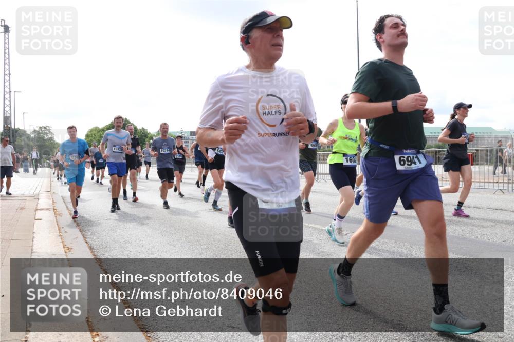 29.06.2025 - hella hamburg halbmarathon Lena Gebhardt http://msf.ph/oto/8409046 29.06.2025 10:16:55 Lombardsbrücke 10320, 10314, 13365, 6328, 143, 18676, 1602, 6941, 1117, 1137, 1240, 1298, 1331, 1348, 1356, 1403, 1553, 1602, 1825, 2225, 2347, 2908, 2912, 3088, 3156, 3176, 3210, 3450, 3484, 3622, 3687, 4478, 5036, 5037, 5390, 5929, 5930, 5995, 6328, 6488, 6742, 6941, 6948, 7114, 7115, 7158, 7257, 7345, 7358, 7360, 7376, 7924, 7928, 8263, 8295, 8317, 8513, 8558, 8619, 8707, 8847, 8857, 8983, 9091, 9208, 9332, 9492, 9664, 9676, 10076, 10232 meine-sportfotos.de