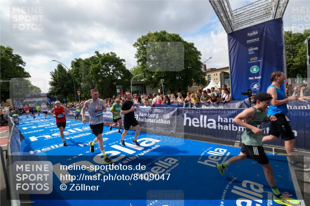 29.06.2025 - hella hamburg halbmarathon Zöllner http://msf.ph/oto/8409047 29.06.2025 10:43:39 Ziel 3116, 4080, 4318, 9114, 10246, 11648, 12623, 13421, 13996, 14484, 14690, 15328, 15932, 16338, 17912, 18449, 18513, 18775, 19229 meine-sportfotos.de
