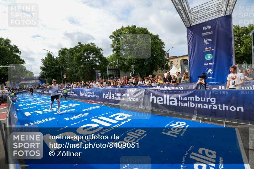29.06.2025 - hella hamburg halbmarathon Zöllner http://msf.ph/oto/8409051 29.06.2025 10:18:57 Ziel 6380, 11342 meine-sportfotos.de