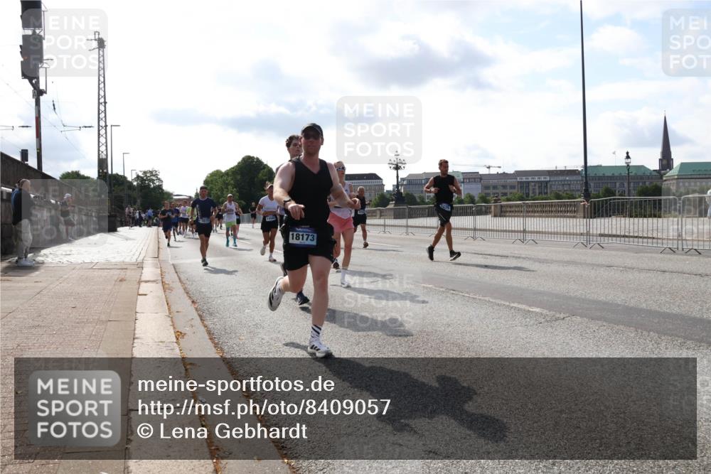 29.06.2025 - hella hamburg halbmarathon Lena Gebhardt http://msf.ph/oto/8409057 29.06.2025 09:49:59 Lombardsbrücke 18173, 1343, 1445, 1615, 1675, 1800, 1803, 1975, 2324, 2415, 2573, 2949, 3136, 3282, 3332, 3431, 3530, 4303, 4318, 4425, 4528, 5248, 5409, 5436, 6095, 6123, 6682, 6704, 7035, 7229, 7495, 7774, 7796, 8370, 8465, 8629, 8925, 9264, 9265, 9294, 9296, 9302, 9686, 9711, 9914, 9979, 10680, 10894, 10930, 11765, 11767, 12292, 12327, 12540, 12554, 12839, 12895, 13141, 13457, 13800, 14077, 14204, 14374, 14560, 14629, 14688, 14789, 15094 meine-sportfotos.de