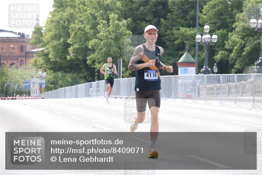 29.06.2025 - hella hamburg halbmarathon Lena Gebhardt http://msf.ph/oto/8409071 29.06.2025 09:38:08 Lombardsbrücke 10, 56, 4116, 22, 45, 50, 3944, 4116, 12673 meine-sportfotos.de