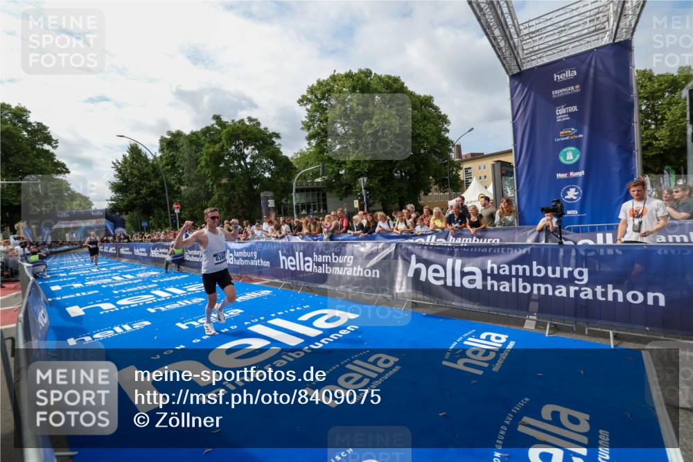 29.06.2025 - hella hamburg halbmarathon Zöllner http://msf.ph/oto/8409075 29.06.2025 10:18:58 Ziel 6380, 11342 meine-sportfotos.de