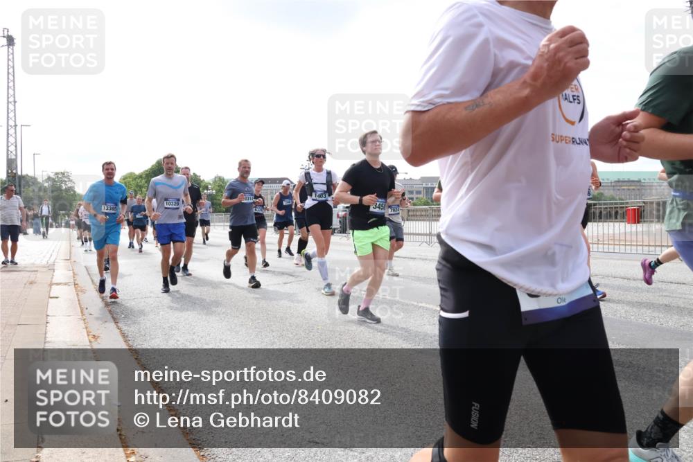 29.06.2025 - hella hamburg halbmarathon Lena Gebhardt http://msf.ph/oto/8409082 29.06.2025 10:16:55 Lombardsbrücke 1117, 1137, 1240, 1298, 1331, 1348, 1356, 1403, 1553, 1602, 1825, 2225, 2347, 2908, 2912, 3088, 3156, 3176, 3210, 3450, 3484, 3622, 3687, 4478, 5036, 5037, 5390, 5929, 5930, 5995, 6328, 6488, 6742, 6941, 6948, 7114, 7115, 7158, 7257, 7345, 7358, 7360, 7376, 7924, 7928, 8263, 8295, 8317, 8513, 8558, 8619, 8707, 8847, 8857, 8983, 9091, 9208, 9332, 9492, 9664, 9676, 10076, 10232 meine-sportfotos.de