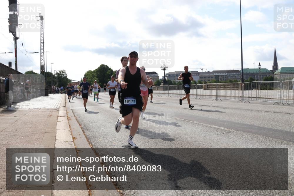 29.06.2025 - hella hamburg halbmarathon Lena Gebhardt http://msf.ph/oto/8409083 29.06.2025 09:49:59 Lombardsbrücke 1615, 14560, 18173, 8629, 1343, 1445, 1615, 1675, 1800, 1803, 1975, 2324, 2415, 2573, 2949, 3136, 3282, 3332, 3431, 3530, 4303, 4318, 4425, 4528, 5248, 5409, 5436, 6095, 6123, 6682, 6704, 7035, 7229, 7495, 7774, 7796, 8370, 8465, 8629, 8925, 9264, 9265, 9294, 9296, 9302, 9686, 9711, 9914, 9979, 10680, 10894, 10930, 11765, 11767, 12292, 12327, 12540, 12554, 12839, 12895, 13141, 13457, 13800, 14077, 14204, 14374, 14560, 14629, 14688, 14789, 15094 meine-sportfotos.de