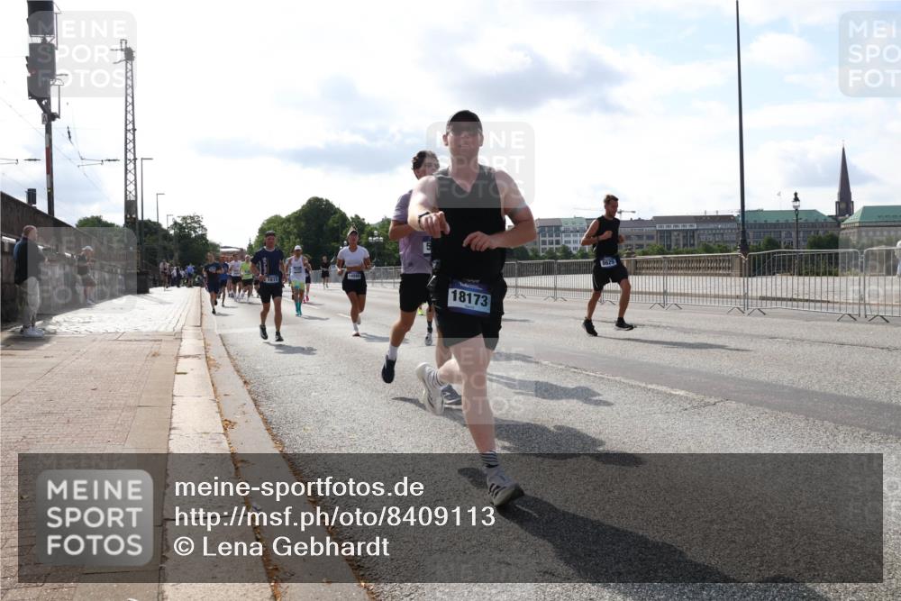 29.06.2025 - hella hamburg halbmarathon Lena Gebhardt http://msf.ph/oto/8409113 29.06.2025 09:49:59 Lombardsbrücke 14560, 1615, 18173, 1343, 1445, 1615, 1675, 1800, 1803, 1975, 2324, 2415, 2573, 2949, 3136, 3282, 3332, 3431, 3530, 4303, 4318, 4425, 4528, 5248, 5409, 5436, 6095, 6123, 6682, 6704, 7035, 7229, 7495, 7774, 7796, 8370, 8465, 8629, 8925, 9264, 9265, 9294, 9296, 9302, 9686, 9711, 9914, 9979, 10680, 10894, 10930, 11765, 11767, 12292, 12327, 12540, 12554, 12839, 12895, 13141, 13457, 13800, 14077, 14204, 14374, 14560, 14629, 14688, 14789, 15094 meine-sportfotos.de