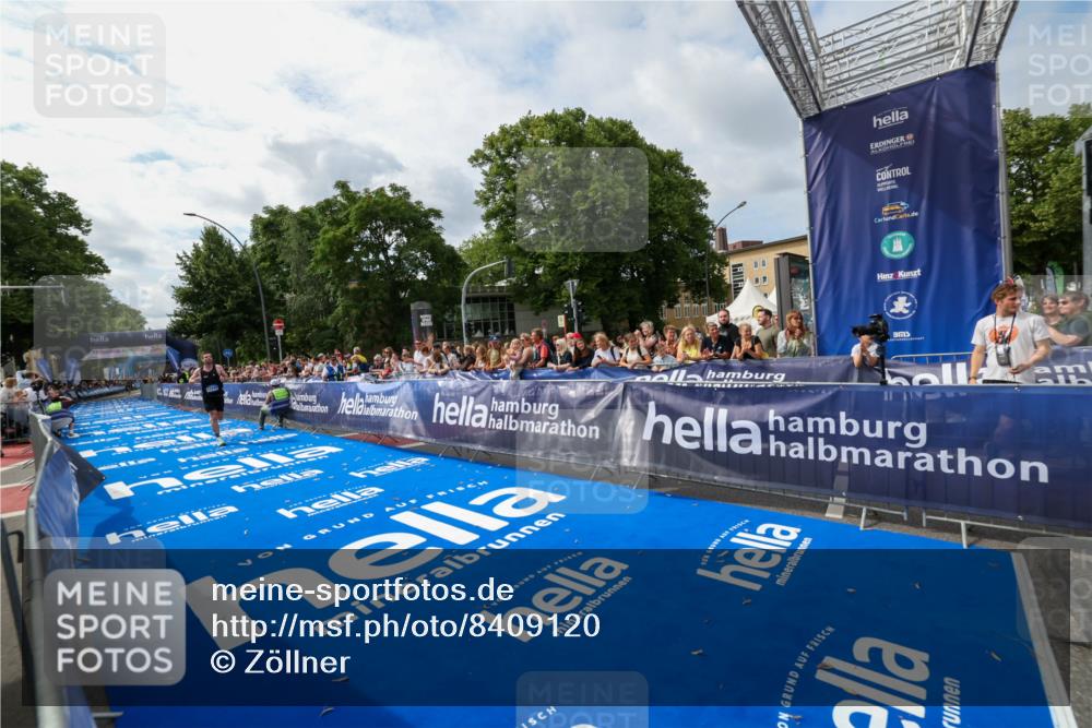 29.06.2025 - hella hamburg halbmarathon Zöllner http://msf.ph/oto/8409120 29.06.2025 10:19:00 Ziel 11342 meine-sportfotos.de