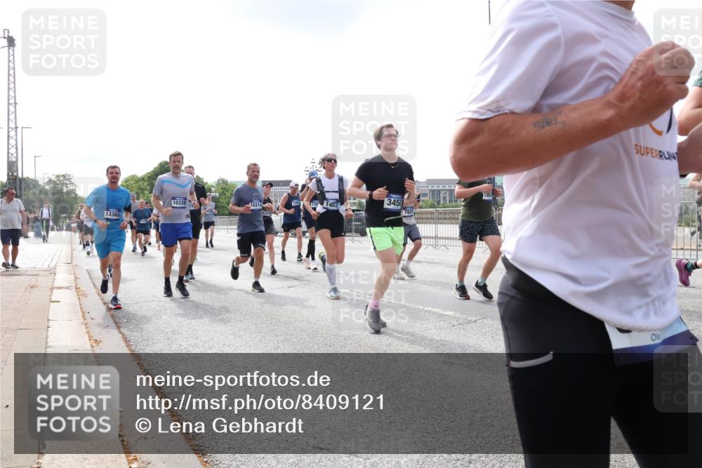 29.06.2025 - hella hamburg halbmarathon Lena Gebhardt http://msf.ph/oto/8409121 29.06.2025 10:16:55 Lombardsbrücke 13365, 103201, 10314, 175, 1403, 3450, 1117, 1137, 1240, 1298, 1331, 1348, 1356, 1403, 1553, 1602, 1825, 2225, 2347, 2908, 2912, 3088, 3156, 3176, 3210, 3450, 3484, 3622, 3687, 4478, 5036, 5037, 5390, 5929, 5930, 5995, 6328, 6488, 6742, 6941, 6948, 7114, 7115, 7158, 7257, 7345, 7358, 7360, 7376, 7924, 7928, 8263, 8295, 8317, 8513, 8558, 8619, 8707, 8847, 8857, 8983, 9091, 9208, 9332, 9492, 9664, 9676, 10076, 10232 meine-sportfotos.de