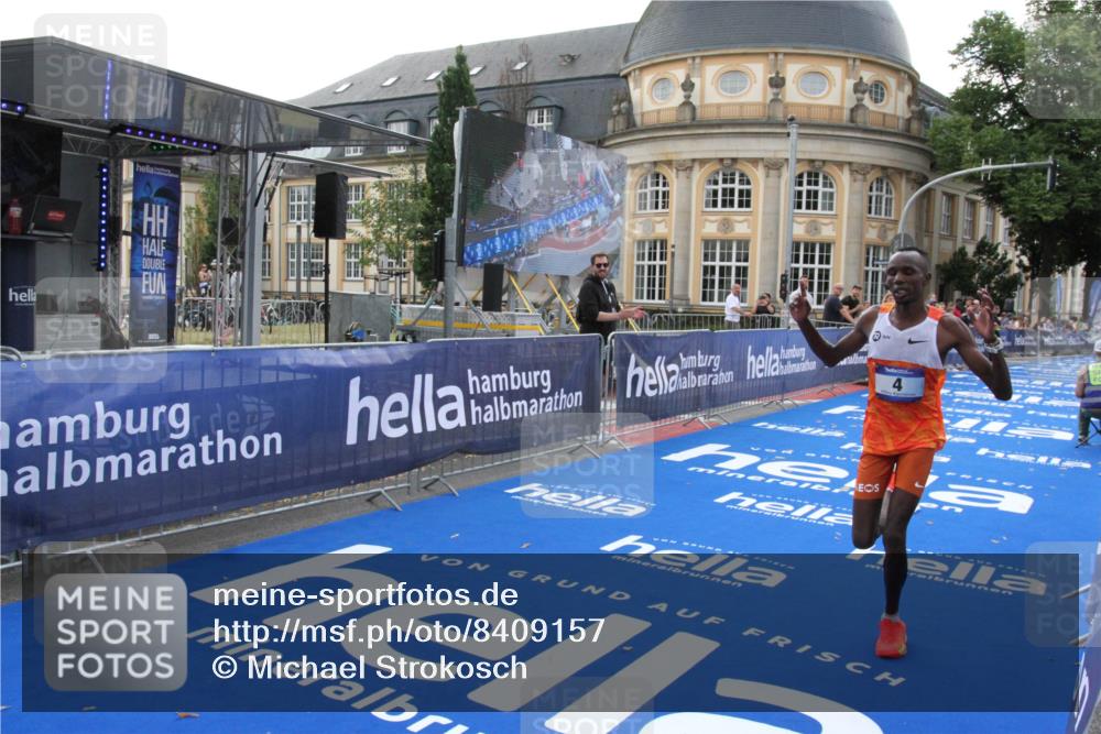 29.06.2025 - hella hamburg halbmarathon Michael Strokosch http://msf.ph/oto/8409157 29.06.2025 10:01:59 Ziel 4 meine-sportfotos.de