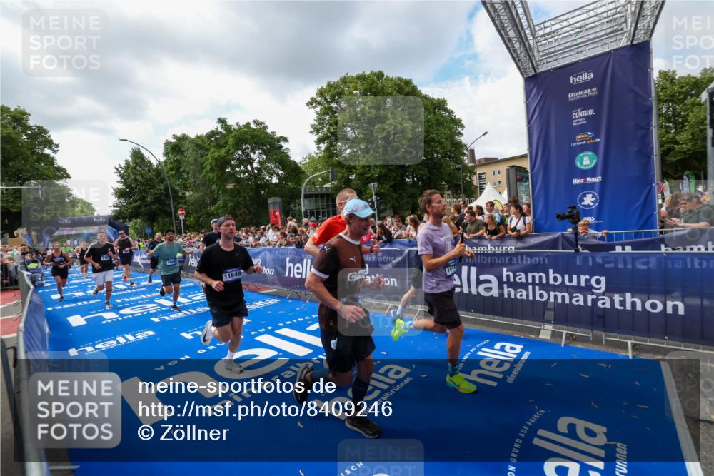 29.06.2025 - hella hamburg halbmarathon Zöllner http://msf.ph/oto/8409246 29.06.2025 10:43:53 Ziel 1976, 3437, 3697, 3907, 5624, 5692, 7185, 8145, 9043, 9159, 9374, 10493, 11153, 11778, 11809, 11848, 12966, 13897, 14861, 15512, 16062, 16105, 17376, 18650, 18678 meine-sportfotos.de