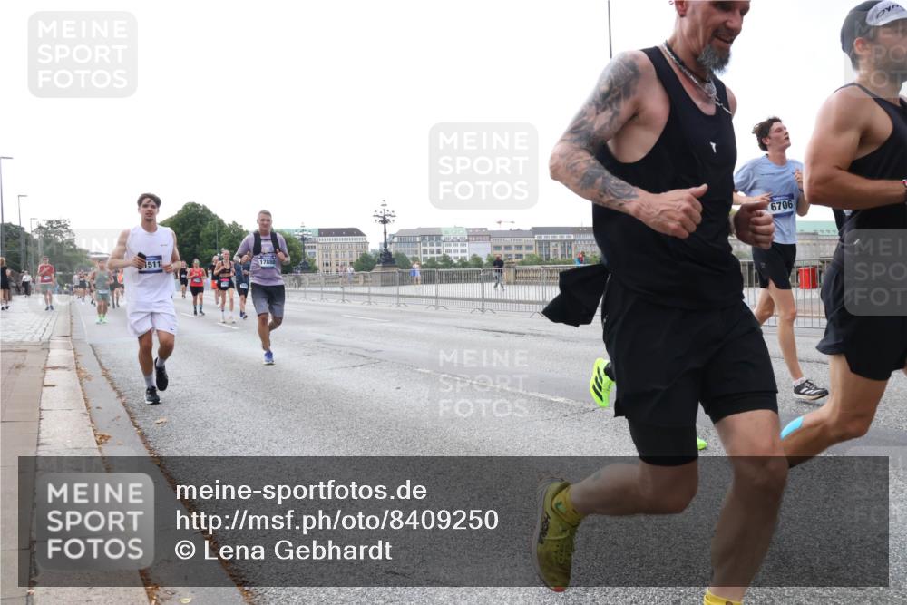 29.06.2025 - hella hamburg halbmarathon Lena Gebhardt http://msf.ph/oto/8409250 29.06.2025 10:04:15 Lombardsbrücke 1511, 6706, 1032, 1213, 1355, 1367, 1377, 1674, 2852, 2979, 3488, 3994, 4095, 4488, 4587, 5058, 5354, 5363, 5365, 5613, 5976, 6142, 6706, 6709, 7017, 7306, 7485, 8177, 8217, 8421, 8422, 8423, 8469, 8727, 9280, 9489, 9526, 9899, 10213, 10756, 10962, 11511, 11582, 11614, 12004, 12005, 12336, 12653, 12998, 13173, 13583, 13625, 14340, 14436, 14917, 15520, 15525, 15678, 16099, 16113, 16753, 16989, 17071, 17098, 17113, 17437 meine-sportfotos.de