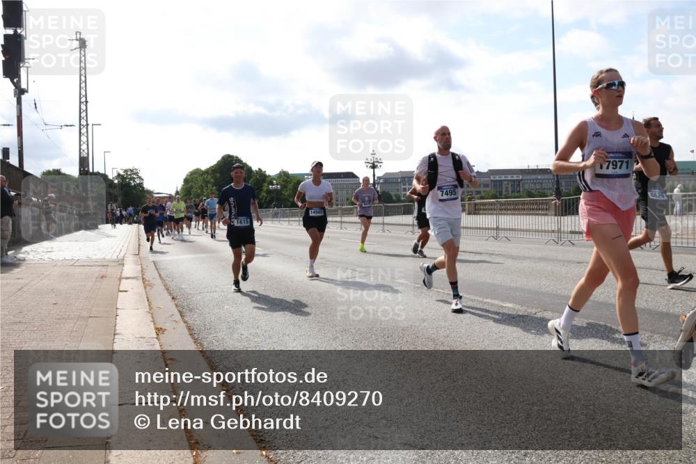 29.06.2025 - hella hamburg halbmarathon Lena Gebhardt http://msf.ph/oto/8409270 29.06.2025 09:50:01 Lombardsbrücke 14560, 1615, 7495, 7971, 8629, 1343, 1445, 1615, 1675, 1800, 1803, 1975, 2324, 2415, 2573, 2949, 3136, 3282, 3332, 3431, 3530, 4303, 4318, 4425, 4528, 4823, 5248, 5409, 5436, 6095, 6123, 6682, 6704, 7229, 7495, 7774, 7796, 8370, 8465, 8629, 8925, 9264, 9265, 9294, 9296, 9302, 9686, 9711, 9914, 9979, 10680, 10894, 10930, 11765, 11767, 12292, 12327, 12540, 12554, 12839, 12895, 13141, 13457, 13725, 13800, 14077, 14204, 14374, 14560, 14629, 14688, 14789, 15094 meine-sportfotos.de