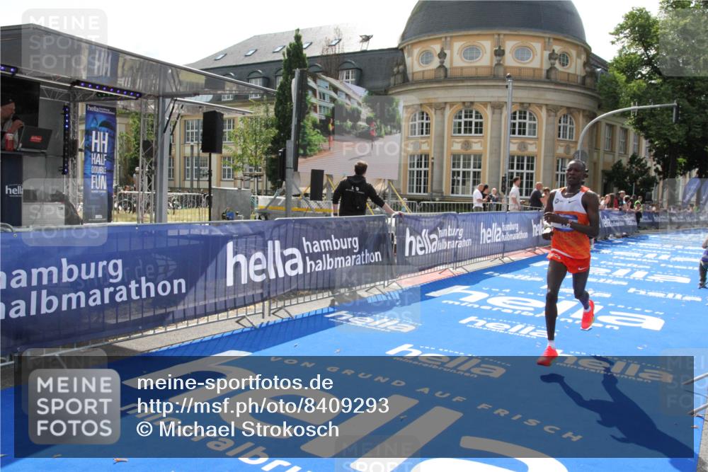 29.06.2025 - hella hamburg halbmarathon Michael Strokosch http://msf.ph/oto/8409293 29.06.2025 10:02:48 Ziel 10 meine-sportfotos.de