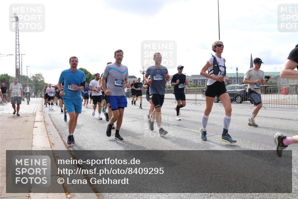 29.06.2025 - hella hamburg halbmarathon Lena Gebhardt http://msf.ph/oto/8409295 29.06.2025 10:16:56 Lombardsbrücke 133, 10320, 11410, 10314, 17527, 7924, 1117, 1137, 1240, 1298, 1331, 1348, 1356, 1403, 1553, 1602, 1825, 2225, 2347, 2908, 2912, 3088, 3156, 3176, 3210, 3450, 3484, 3622, 3687, 4478, 5036, 5037, 5390, 5929, 5930, 5995, 6328, 6488, 6742, 6941, 6948, 7114, 7115, 7158, 7257, 7345, 7358, 7360, 7376, 7924, 7928, 8253, 8263, 8295, 8317, 8513, 8558, 8619, 8707, 8847, 8857, 8983, 9091, 9208, 9332, 9492, 9664, 9676, 10076, 10232 meine-sportfotos.de