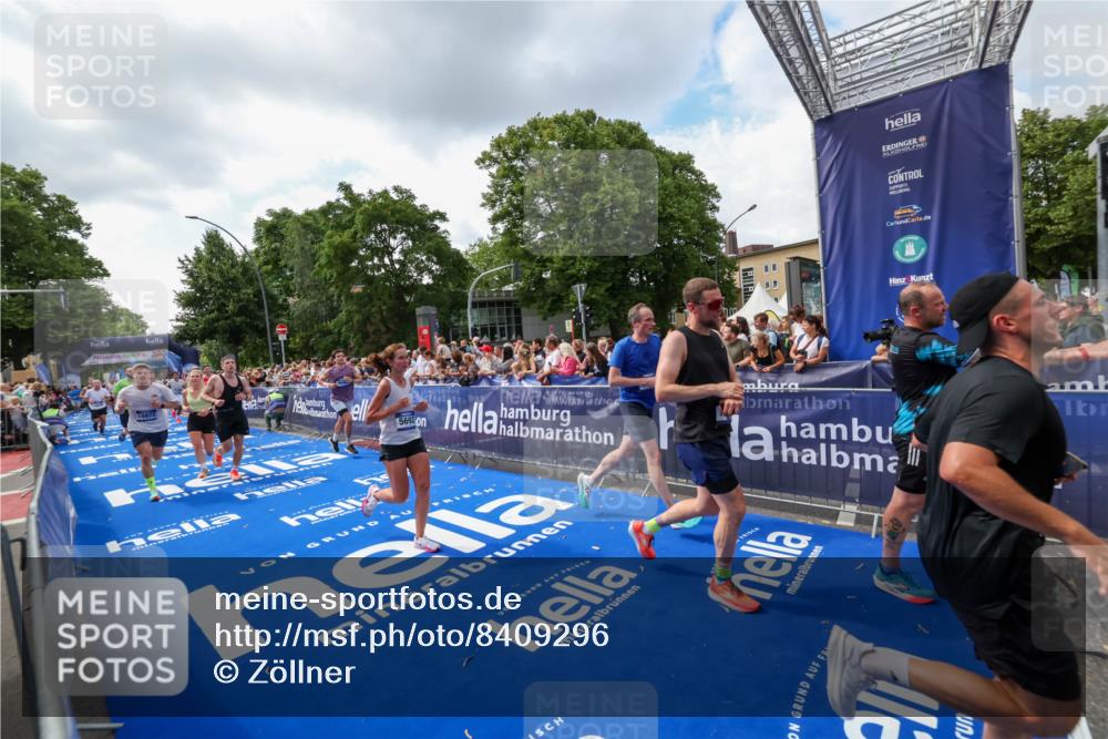 29.06.2025 - hella hamburg halbmarathon Zöllner http://msf.ph/oto/8409296 29.06.2025 10:43:56 Ziel 3437, 3697, 3907, 5624, 5692, 7185, 8063, 8145, 9043, 9374, 10493, 11778, 11809, 12438, 12966, 13897, 14861, 16549, 17376, 17403, 18650, 18678 meine-sportfotos.de
