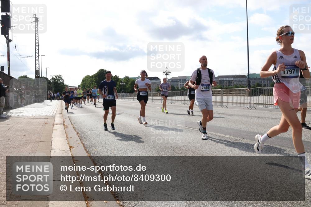 29.06.2025 - hella hamburg halbmarathon Lena Gebhardt http://msf.ph/oto/8409300 29.06.2025 09:50:01 Lombardsbrücke 9294, 1615, 7495, 17971, 6201, 1343, 1445, 1615, 1675, 1800, 1803, 1975, 2324, 2415, 2573, 2949, 3136, 3282, 3332, 3431, 3530, 4303, 4318, 4425, 4528, 4823, 5248, 5409, 5436, 6095, 6123, 6682, 6704, 7229, 7495, 7774, 7796, 8370, 8465, 8629, 8925, 9264, 9265, 9294, 9296, 9302, 9686, 9711, 9914, 9979, 10680, 10894, 10930, 11765, 11767, 12292, 12327, 12540, 12554, 12839, 12895, 13141, 13457, 13725, 13800, 14077, 14204, 14374, 14560, 14629, 14688, 14789, 15094 meine-sportfotos.de