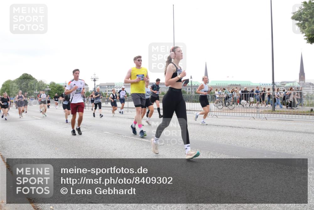 29.06.2025 - hella hamburg halbmarathon Lena Gebhardt http://msf.ph/oto/8409302 29.06.2025 10:50:51 Lombardsbrücke 3647, 1828, 713, 1129, 1203, 1208, 1259, 1404, 1828, 1930, 2047, 2200, 2358, 2859, 3184, 3229, 3647, 3680, 3838, 3934, 4642, 4695, 4771, 4848, 4961, 5131, 5286, 5289, 6178, 7133, 7141, 7161, 7505, 7677, 7770, 7771, 7825, 7938, 8200, 8299, 8779, 8833, 8834, 8986, 9096, 9168, 9933, 10029, 10437, 10552, 10614, 10636, 10744, 11052, 11252, 11577, 12392, 12393, 14102, 14534, 14591, 15017, 15230, 15416 meine-sportfotos.de