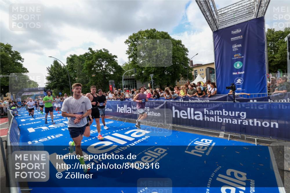 29.06.2025 - hella hamburg halbmarathon Zöllner http://msf.ph/oto/8409316 29.06.2025 10:43:58 Ziel 3697, 3907, 4981, 5624, 5692, 8063, 8145, 8900, 9043, 10493, 10596, 11809, 12438, 12966, 14861, 15383, 16549, 17376, 17403, 18678 meine-sportfotos.de