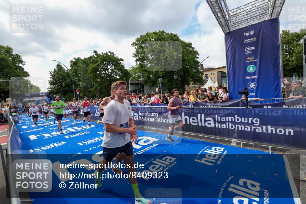 29.06.2025 - hella hamburg halbmarathon Zöllner http://msf.ph/oto/8409323 29.06.2025 10:43:58 Ziel 3697, 3907, 4981, 5624, 5692, 8063, 8145, 8900, 9043, 10493, 10596, 11809, 12438, 12966, 14861, 15383, 16549, 17376, 17403, 18678 meine-sportfotos.de