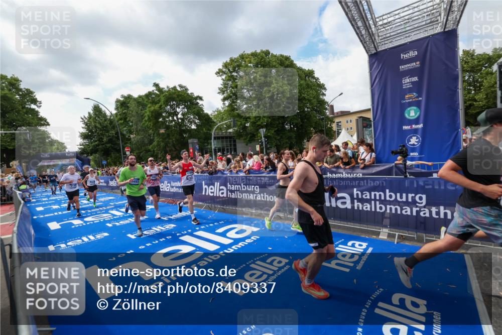 29.06.2025 - hella hamburg halbmarathon Zöllner http://msf.ph/oto/8409337 29.06.2025 10:43:59 Ziel 3697, 3907, 4981, 5624, 8063, 8145, 8900, 9043, 10493, 10596, 11809, 12438, 12966, 14861, 15383, 16549, 17376, 17403, 18678 meine-sportfotos.de