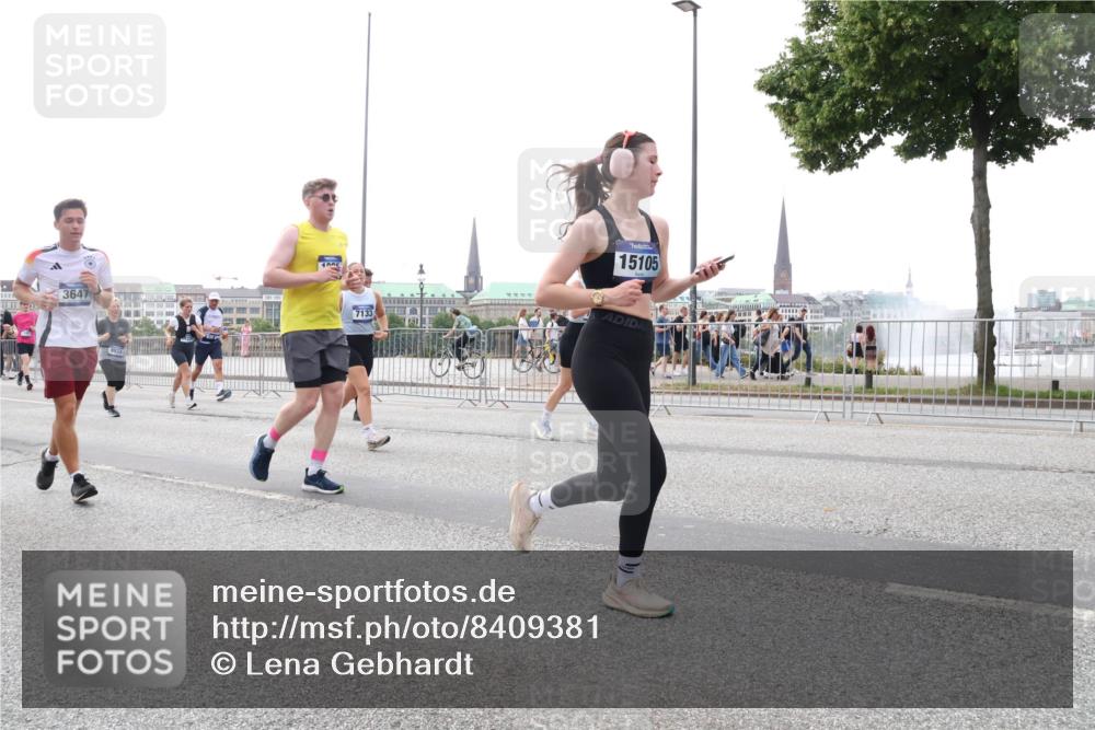 29.06.2025 - hella hamburg halbmarathon Lena Gebhardt http://msf.ph/oto/8409381 29.06.2025 10:50:51 Lombardsbrücke 3647, 1000, 15105, 7133, 1129, 1203, 1208, 1259, 1404, 1828, 1930, 2047, 2200, 2358, 2859, 3184, 3229, 3647, 3680, 3838, 3934, 4642, 4695, 4771, 4848, 4961, 5131, 5286, 5289, 6178, 7133, 7141, 7161, 7505, 7677, 7770, 7771, 7825, 7938, 8200, 8299, 8779, 8833, 8834, 8986, 9096, 9168, 9933, 10029, 10437, 10552, 10614, 10636, 10744, 11052, 11252, 11577, 12392, 12393, 14102, 14534, 14591, 15017, 15230, 15416 meine-sportfotos.de