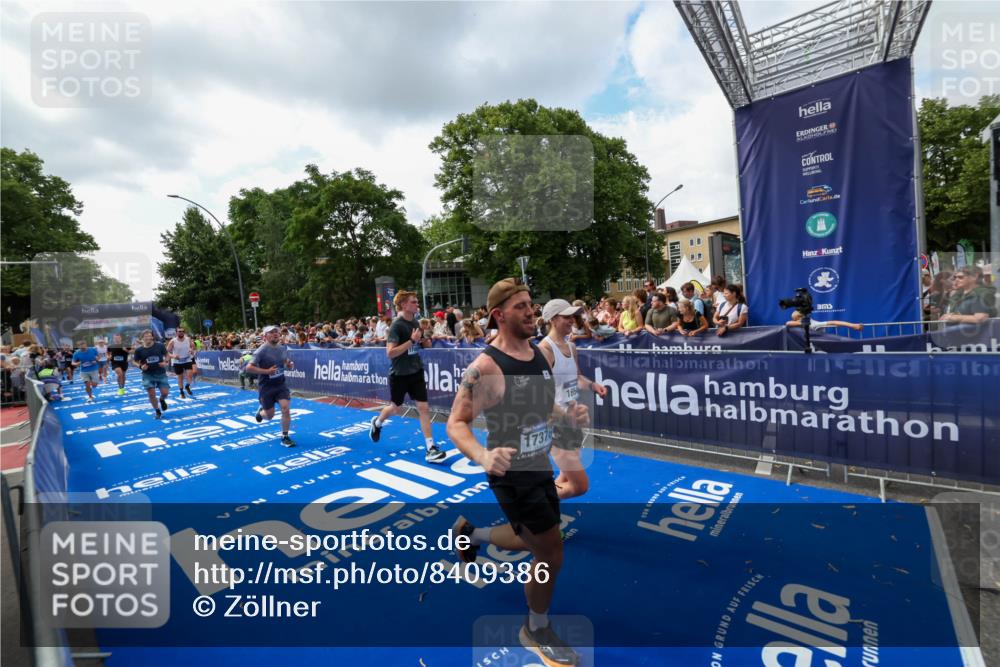 29.06.2025 - hella hamburg halbmarathon Zöllner http://msf.ph/oto/8409386 29.06.2025 10:44:02 Ziel 1558, 4981, 6705, 8063, 8145, 8900, 9081, 10596, 11346, 12438, 15383, 16549, 17376, 17403, 17516 meine-sportfotos.de