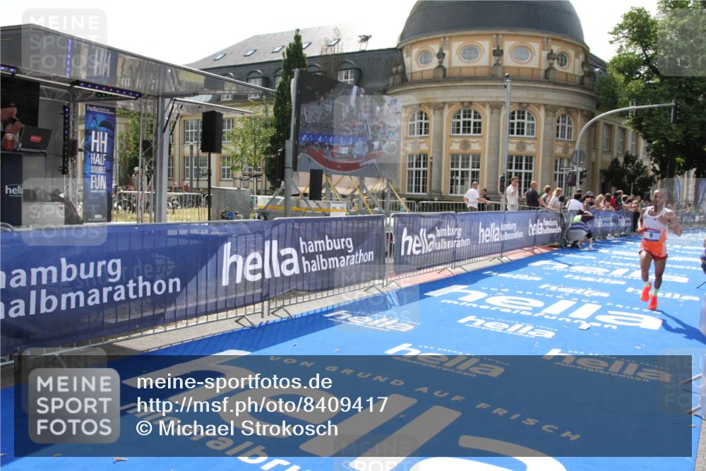 29.06.2025 - hella hamburg halbmarathon Michael Strokosch http://msf.ph/oto/8409417 29.06.2025 10:03:05 Ziel 9, 23 meine-sportfotos.de