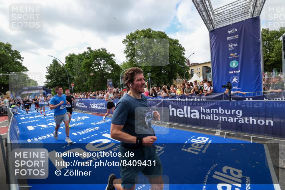 29.06.2025 - hella hamburg halbmarathon Zöllner http://msf.ph/oto/8409431 29.06.2025 10:44:05 Ziel 1391, 1558, 2816, 4981, 6705, 8063, 8900, 9081, 10596, 11346, 13123, 15383, 16506, 16697, 17516, 17977, 18004 meine-sportfotos.de