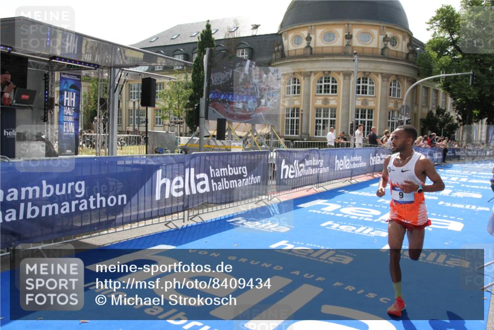 29.06.2025 - hella hamburg halbmarathon Michael Strokosch http://msf.ph/oto/8409434 29.06.2025 10:03:06 Ziel 9, 23 meine-sportfotos.de