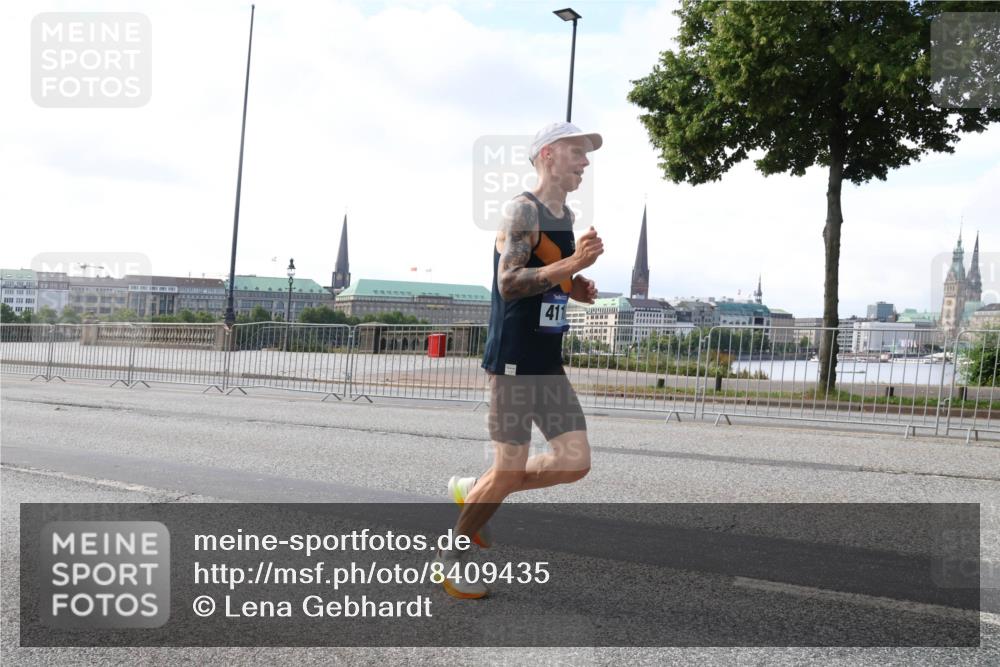 29.06.2025 - hella hamburg halbmarathon Lena Gebhardt http://msf.ph/oto/8409435 29.06.2025 09:38:12 Lombardsbrücke 411, 45, 50, 3944, 4116, 12673 meine-sportfotos.de